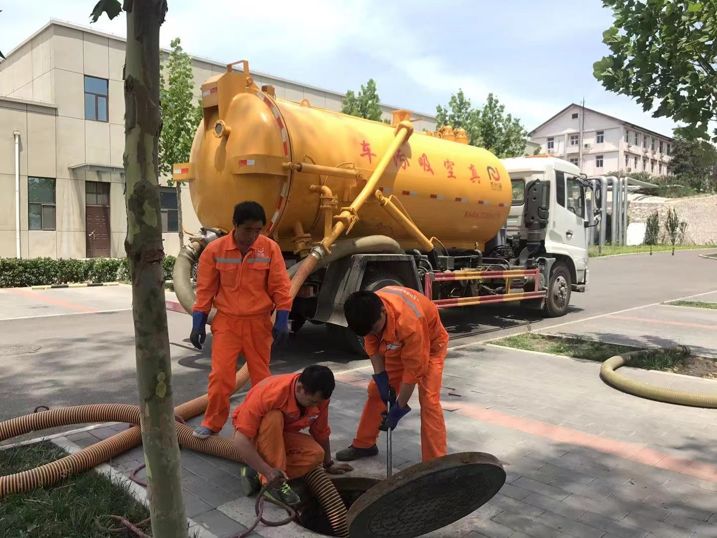点军化粪池清理与5-8吨吸粪车施工效率分析